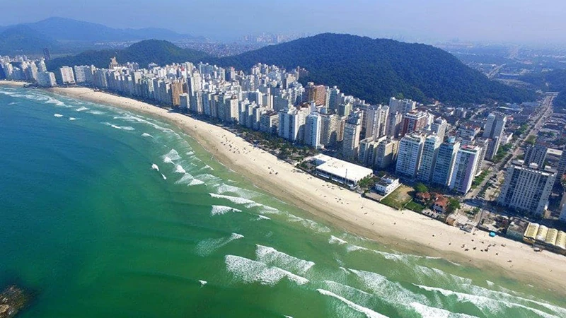 Férias de inverno no Guarujá: dias mais tranquilos perto da praia